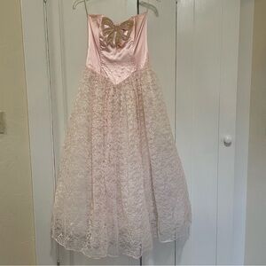 Gunne Sax Pink lace formal dress with sequin bow strapless size 7 vintage